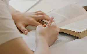 “Marking Those Papers Broke Me”: 40 Times Students Stunned Their Teachers With Their Stupidity