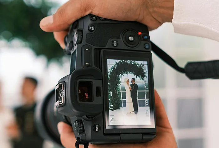 “Several Inappropriate Baby Videos”: 30 Horrible Or Wonderful Wedding Experiences Folks Had