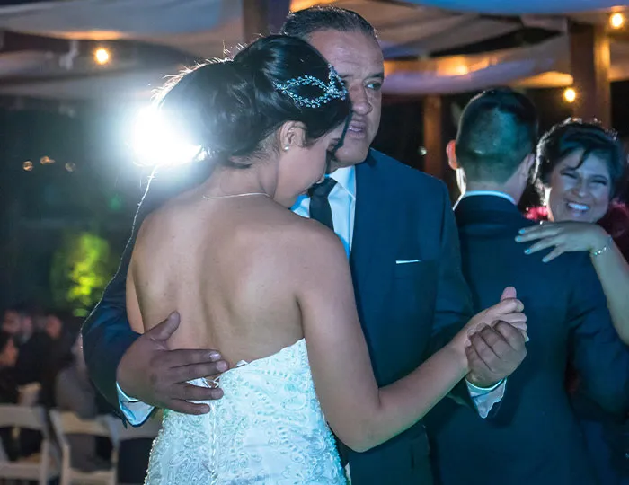 “Several Inappropriate Baby Videos”: 30 Horrible Or Wonderful Wedding Experiences Folks Had