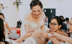 “Several Inappropriate Baby Videos”: 30 Horrible Or Wonderful Wedding Experiences Folks Had