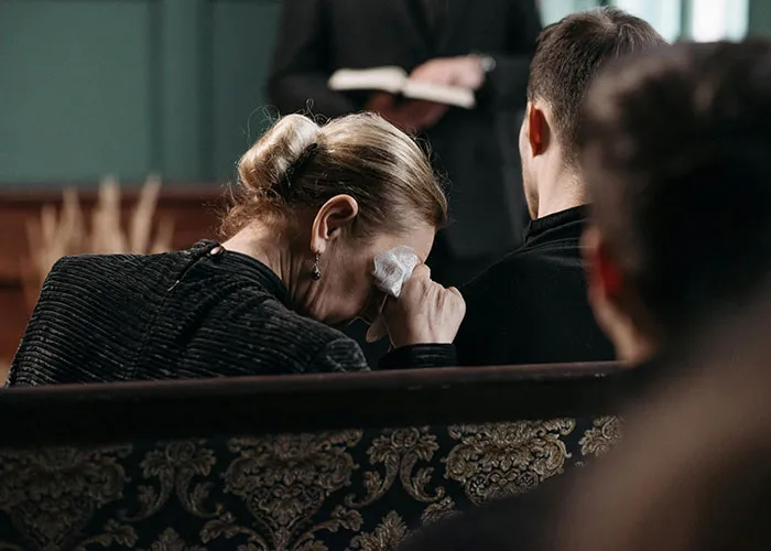 30 ‘White Knight’ Behaviors Men Still Do Without Realizing How Toxic They Really Are