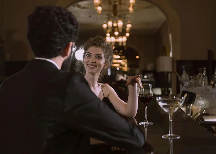 30 ‘White Knight’ Behaviors Men Still Do Without Realizing How Toxic They Really Are