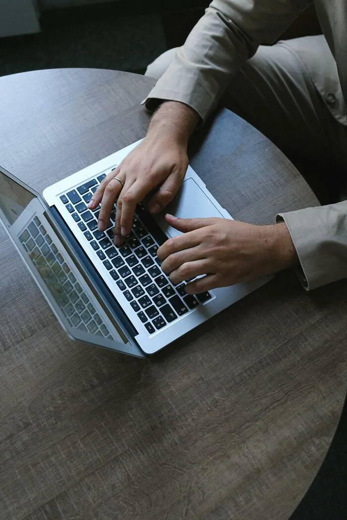 “He Faked It:” 30 Times Employees Messed Up So Bad, They Got Themselves Fired