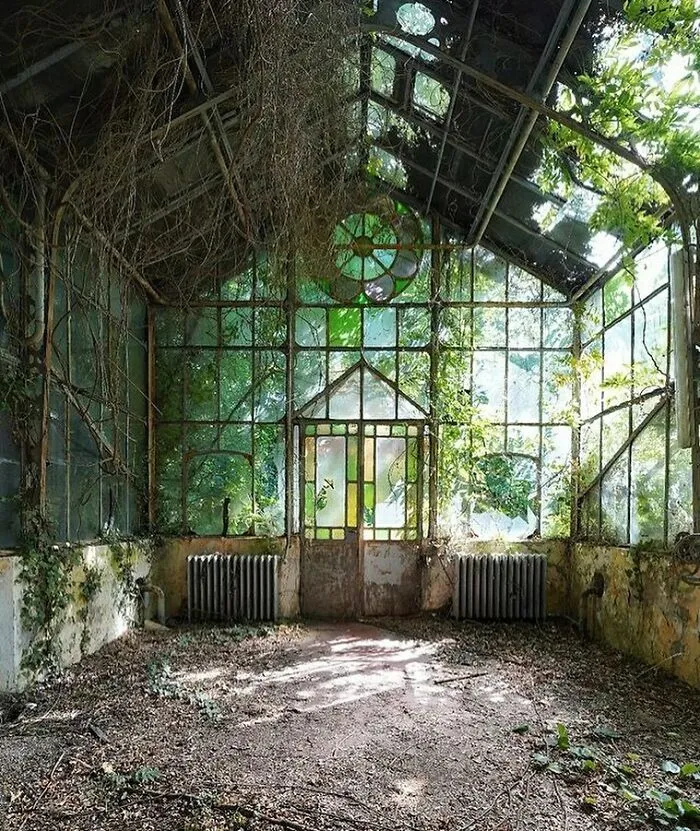 “Deserted Places”: 28 Cool And Fascinating Posts From This IG Page