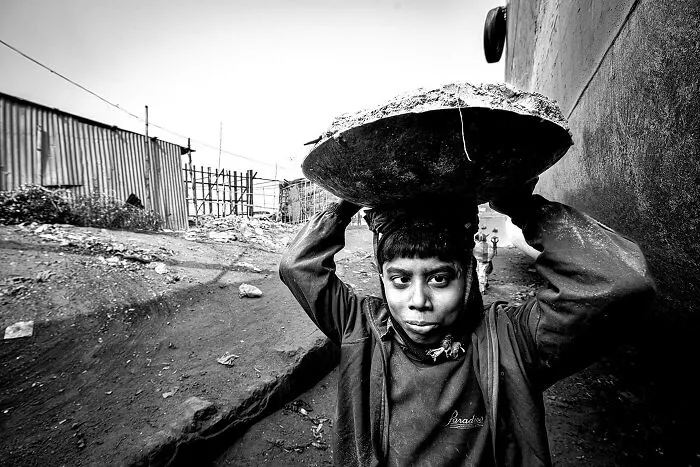 20 Poignant Images Depicting The Global Issue Of Child Labor By This Photographer