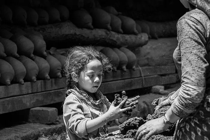 20 Poignant Images Depicting The Global Issue Of Child Labor By This Photographer