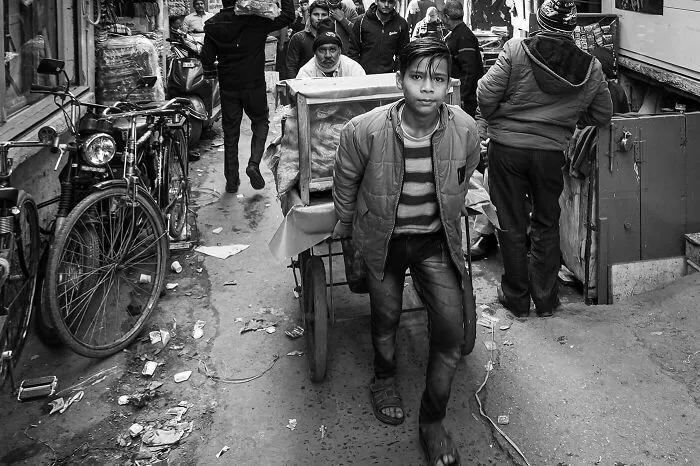20 Poignant Images Depicting The Global Issue Of Child Labor By This Photographer