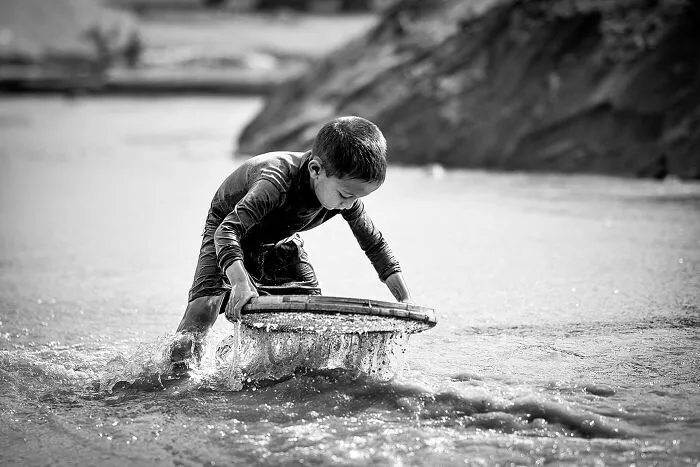 20 Poignant Images Depicting The Global Issue Of Child Labor By This Photographer