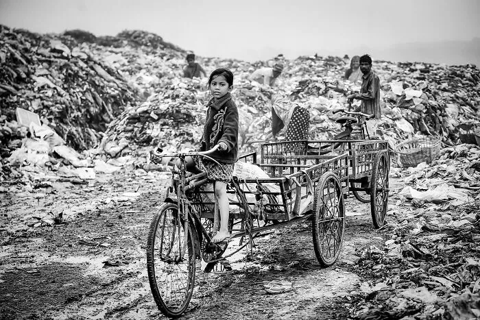 20 Poignant Images Depicting The Global Issue Of Child Labor By This Photographer