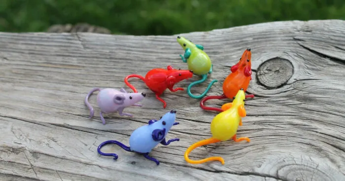 I Made Glass Rat Figurines In Rainbow Colors (12 Pics)