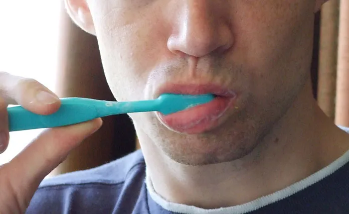 Someone Asks People To Share The Grossest Thing Their Partner Does, And 30 Don't Hold Back