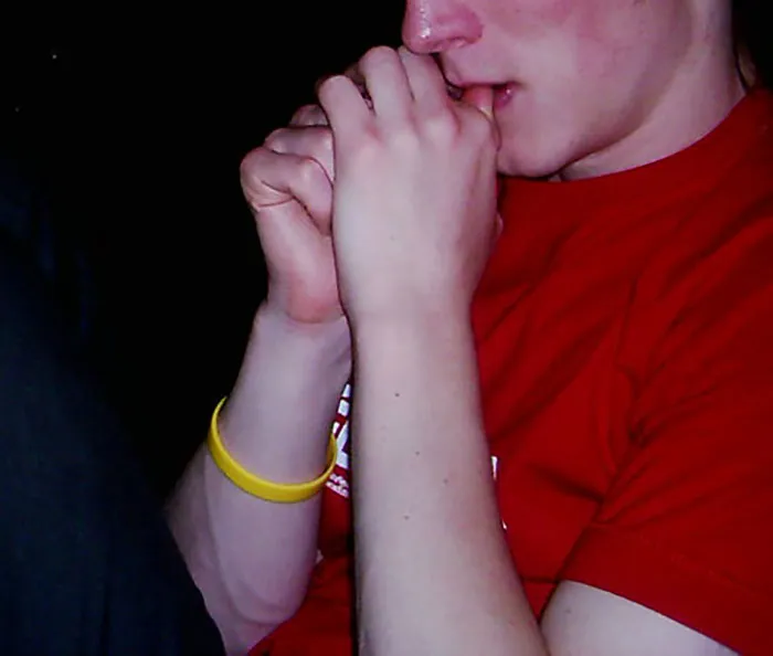 Someone Asks People To Share The Grossest Thing Their Partner Does, And 30 Don't Hold Back