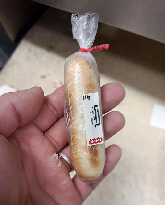 Mi marido es panadero y ha hecho hoy esta baguette diminuta