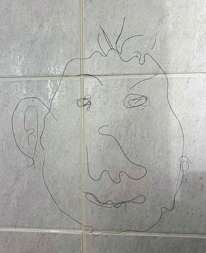 He hecho esto con los pelos que deja mi novia en el baño
