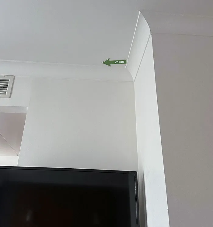 Hay una flecha señalando hacia la Meca en este hotel de Londres