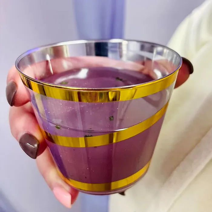 A Dash Of <span Style="Font:inherit;color:#d74b1f;"> Edible Glitter</Span> Will Make Your Cocktails Carrie Bradshaw Approved