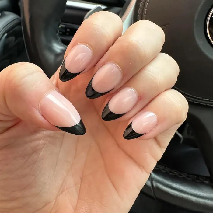 Get A Milionaire’s Manni With This Handy <span Style="Font:inherit;color:#d74b1f;"> Nail Kit With Glue</Span> 