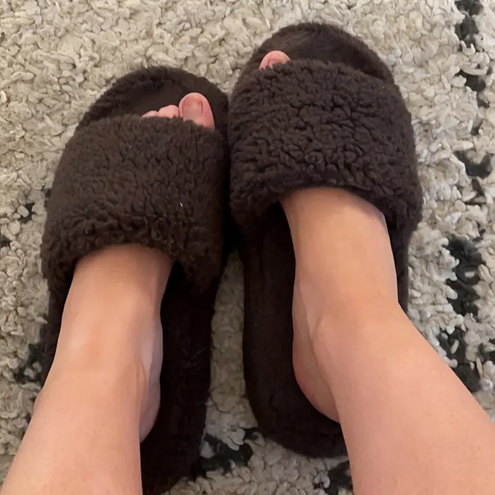 Even Your Slipper Game Can Get The Royal Treatment With These <span Style="Font:inherit;color:#d74b1f;"> Memory Foam Slippers</Span>