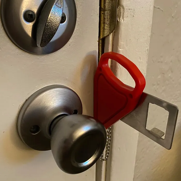 Play It Safe With A <span Style="Font:inherit;color:#d74b1f;"> Portable Door Lock</Span>