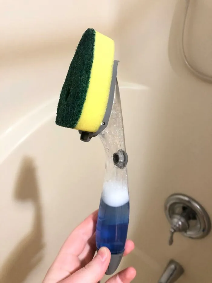The Constant, Annoying Dance Of Grabbing The Soap Bottle A Million Times While Doing Dishes Has Officially Been Canceled By A <a Style="Display:inline;" Href="Https://Www.amazon.com/Scotch-Brite-Non-Scratch-Dishwand-Household-Non-Stick/Dp/B01bumhhwa?ie=utf8&th=1&linkcode=ll1&tag=bpstingray-20&linkid=63b11d29f87af1ced8858c0c6bcc64cd&language=en_us&ref_=as_li_ss_tl" Target="_blank">  <span Style="Font: Inherit; Color: #d74b1f;"> Dish Scrubber With Built-In Soap Dispenser </Span>
