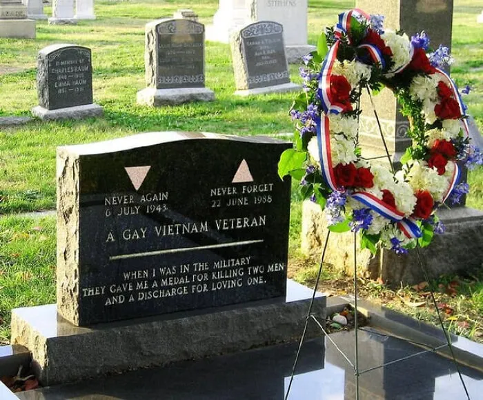 40 Times Gravestones Were So Uniquely Amazing That People Had To Share Them Online