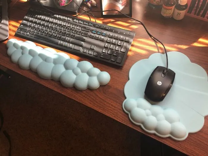 Cloud 9 Typing: Float On Comfort With<span Style="Font:inherit;color:#d74b1f;"> Keyboard Cloud Wrist Rest</Span>