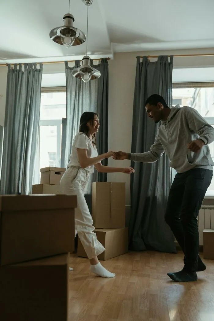 "He Rarely Brushed His Teeth": 30 Women Share Unusual Reasons They Broke Up With Their Partner