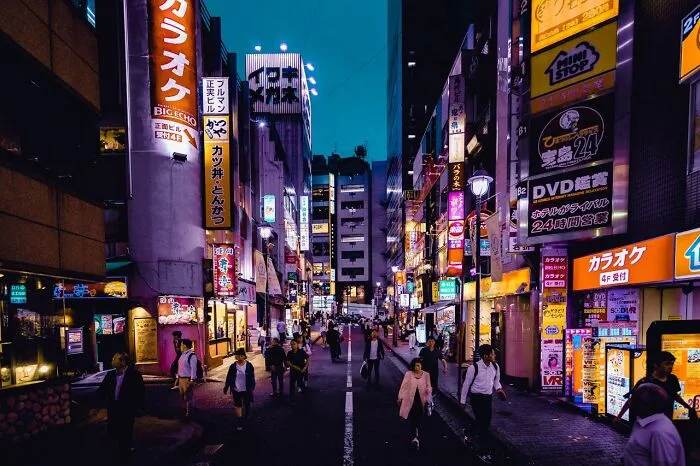 “The Grass Is Always Greener”: 40 Stories From Americans Who Decided To Try Living Elsewhere