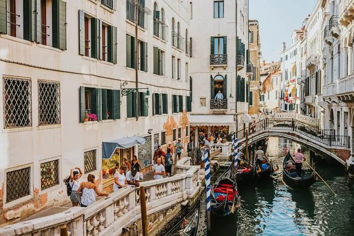 “The Grass Is Always Greener”: 40 Stories From Americans Who Decided To Try Living Elsewhere