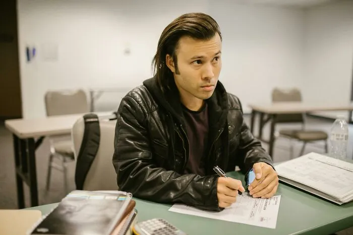 36 People Spilled The Beans About The Scandals At Their Schools That Shocked Everyone