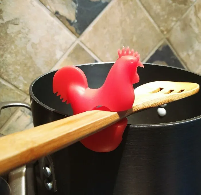 Keep Your Countertops Clean And Stylish With A <a Style="Display:inline;" Href="Https://Www.amazon.com/Fox-Run-597840-6480-6480-Silicone/Dp/B07xl3x35j?ie=utf8&th=1&linkcode=ll1&tag=bpbobcat-20&linkid=a1e0c9d6d6c704860ff3d8fd1d8b7d7a&language=en_us&ref_=as_li_ss_tl" Target="_blank"><span Style="Font:inherit;color:#d74b1f;"> Rooster Silicone Clip Spoon Rest</Span>