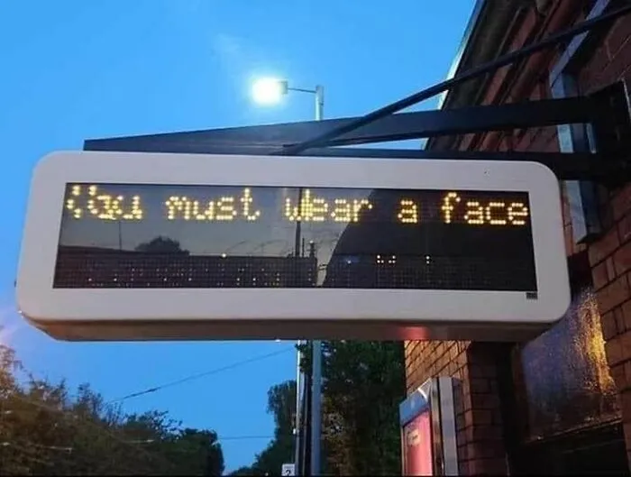 “Signs That Make You Just A Little Unsettled”: 50 Times People Felt Threatened By A Weird Sign