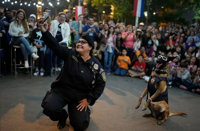 Photojournalist Captures Social Contrasts In Paraguay, Here Are His 33 Most Captivating Photos