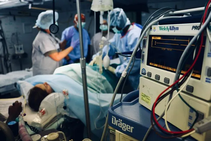 33 Funny Things People Said To Medical Staff Before Their Anesthesia Started Working