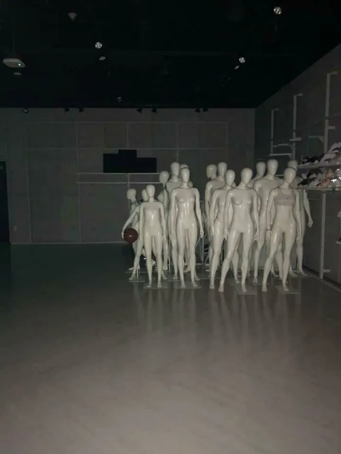 33 Pics Of “Liminal Spaces” That You May Find Oddly Comforting Or Oddly Creepy