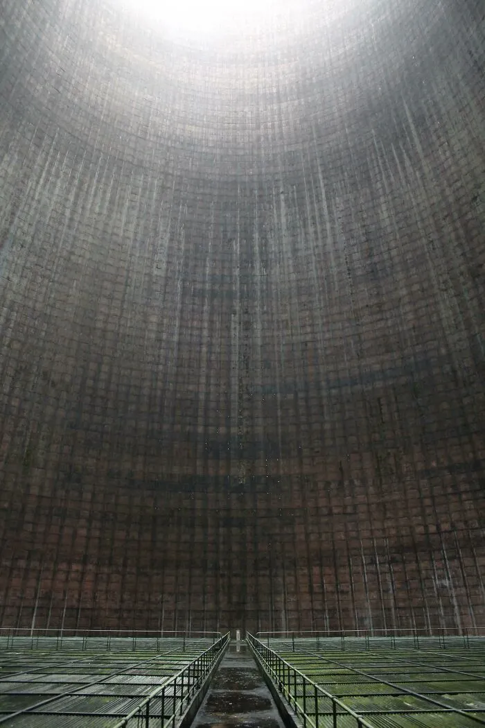 Torre de refrigeración de una planta de energía