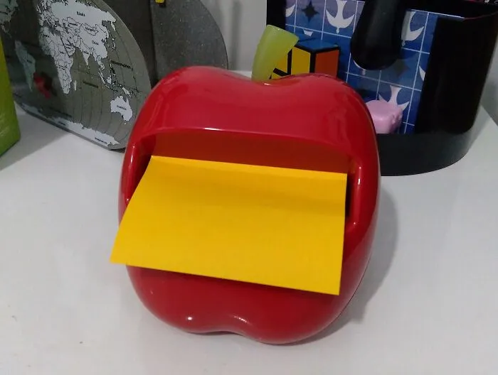Elevate Your Desk With <span Style="Font:inherit;color:#d74b1f;"> The Apple-Shaped Note Dispenser</Span>: A Quirky Touch Of Organization And Style