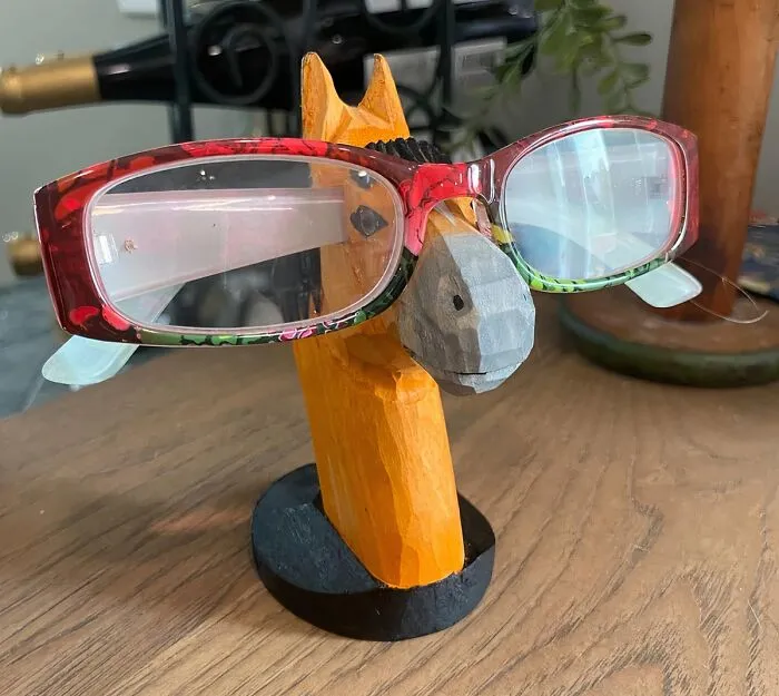 <a style="display:inline;" href="https://www.amazon.com/TANG-SONG-Creative-Eyeglass-Handmade/dp/B07T64P675?ie=UTF8&th=1&linkCode=ll1&tag=bpant-20&linkId=a432e02ead7dfe921e805d5848c693db&language=en_US&ref_=as_li_ss_tl " target="_blank"> Handcrafted Horse <span Style="Font:inherit;color:#d74b1f;"> Eyeglass Holder</Span>: Your Specs Deserve A Purr-Fect Resting Spot