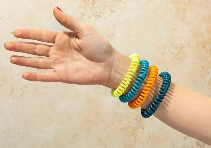 Make Mosquitos Recoil With These Flashy<span Style="Font:inherit;color:#d74b1f;"> Mosquito Repellent Bracelets</Span>