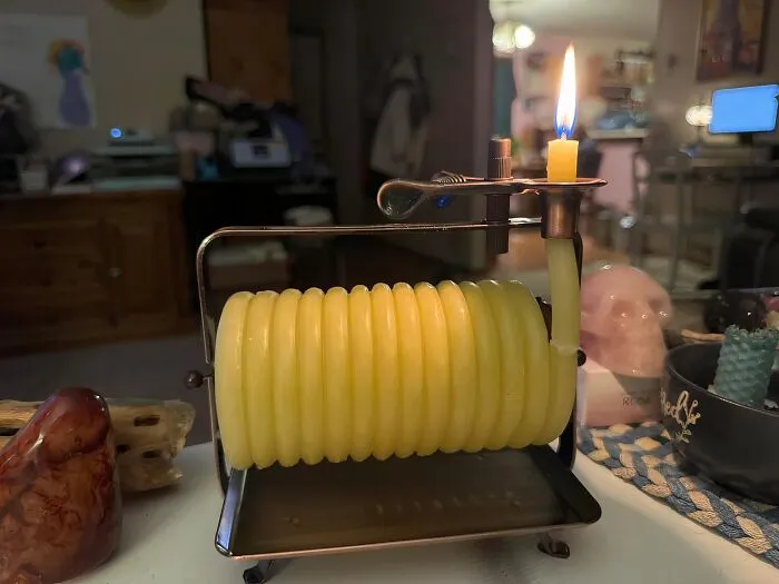 <a style="display:inline;" href="https://www.amazon.com/Candle-Hour-48-Hour-Horizontal-Eco-friendly/dp/B0026T9IS8?ie=UTF8&linkCode=ll1&tag=bprhinoceros-20&linkId=0a7f8b785d69c31ba0265ea36073fb8d&language=en_US&ref_=as_li_ss_tl " target="_blank"> This <span Style="Font:inherit;color:#d74b1f;"> Horizontal Candle</Span> Brings A Whimsical Splash Of Steampunk To Your Space