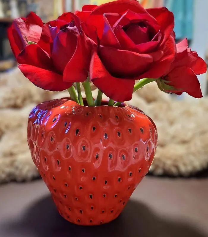 <a style="display:inline;" href="https://www.amazon.com/gp/aw/d/B0CTLZSCFG?_encoding=UTF8&pd_rd_plhdr=t&aaxitk=8f861875de25ae8926fdf9c31f03466a&hsa_cr_id=0&qid=1715154751&sr=1-1-9e67e56a-6f64-441f-a281-df67fc737124&pd_rd_w=ev0GH&content-id=amzn1.sym.417820b0-80f2-4084-adb3-fb612550f30b%3Aamzn1.sym.417820b0-80f2-4084-adb3-fb612550f30b&pf_rd_p=417820b0-80f2-4084-adb3-fb612550f30b&pf_rd_r=JDR0FARPC7MHNQBQXHXA&pd_rd_wg=tutbM&pd_rd_r=d2cc8a7e-b5a9-4e52-8976-584f007fc30f&th=1&linkCode=ll1&tag=bpgiraffe-20&linkId=21f520e31e352fe11f8fdd87224822ce&language=en_US&ref_=as_li_ss_tl " target="_blank"> You Will Be Berry Disappointed If This<span Style="Font:inherit;color:#d74b1f;"> Strawberry Shape Ceramic Flower Vase </Span> Sells Out Before You Can Pick One Up!