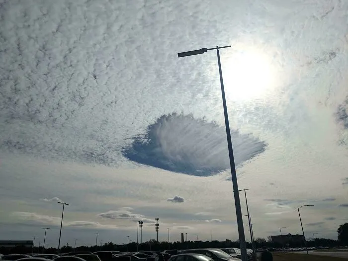 Hay un agujero cuadrado en el cielo