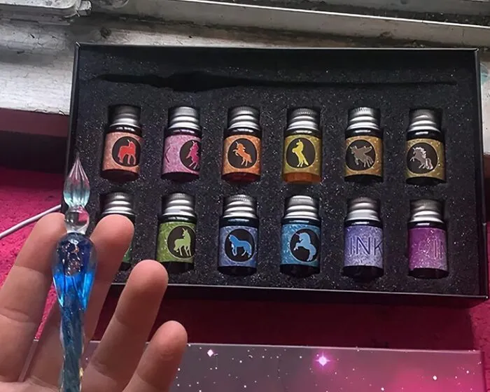 This <span Style="Font:inherit;color:#d74b1f;"> Handmade Crystal Calligraphy Pen </Span> Takes You Back To Sometime Between The Quill And The Typewriter