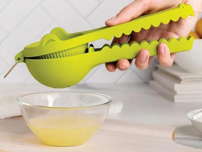 When Life Gives You Lemons, Shove Then Into This Adorable <span Style="Font:inherit;color:#d74b1f;"> Crocodile Shaped Lemon Squeezer </Span>