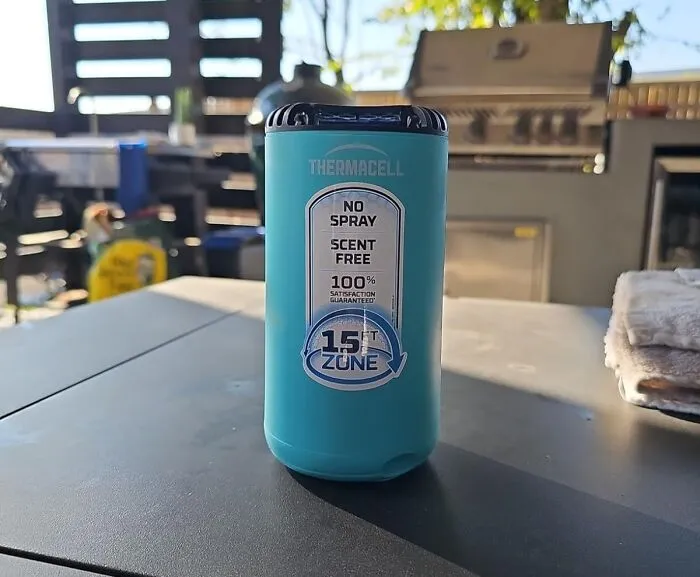 This <span Style="Font:inherit;color:#d74b1f;"> Mosquito Repeller </Span> Creates An Invisale Forcefield That Will Keep Your Porch Bug-Free