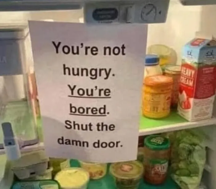 30 Carteles tan divertidos como absurdos que había que compartir