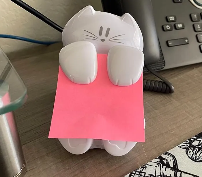 A <span Style="Font:inherit;color:#d74b1f;"> Cat Note Dispenser</Span> Will Remind You To Paws For A Second And Take A Breath