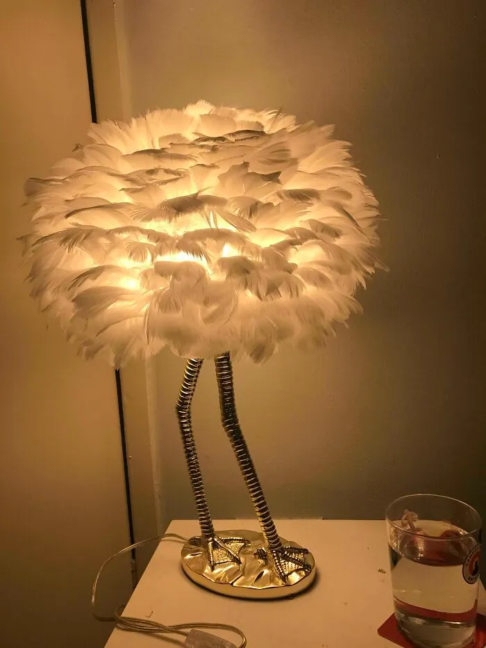 Le pedí a mi madre que me regalara una lamparita para la mesilla de noche y he recibido esto
