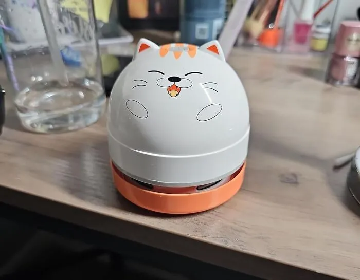 Try This Adorable <span Style="Font:inherit;color:#d74b1f;"> Mini Desktop Vacuum Cleaner </Span> If Your Space Is Looking Like A Cat-astrophe