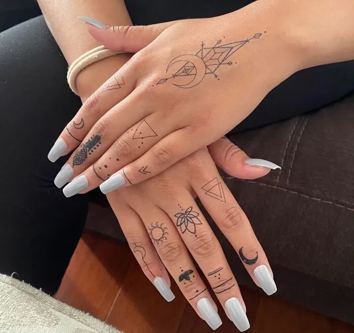 These <span Style="Font:inherit;color:#d74b1f;"> Tiny Waterproof Temporary Tattoos </Span> Are A Great Gift For Your Flighty Friend Who Can Never Make Up Their Mind